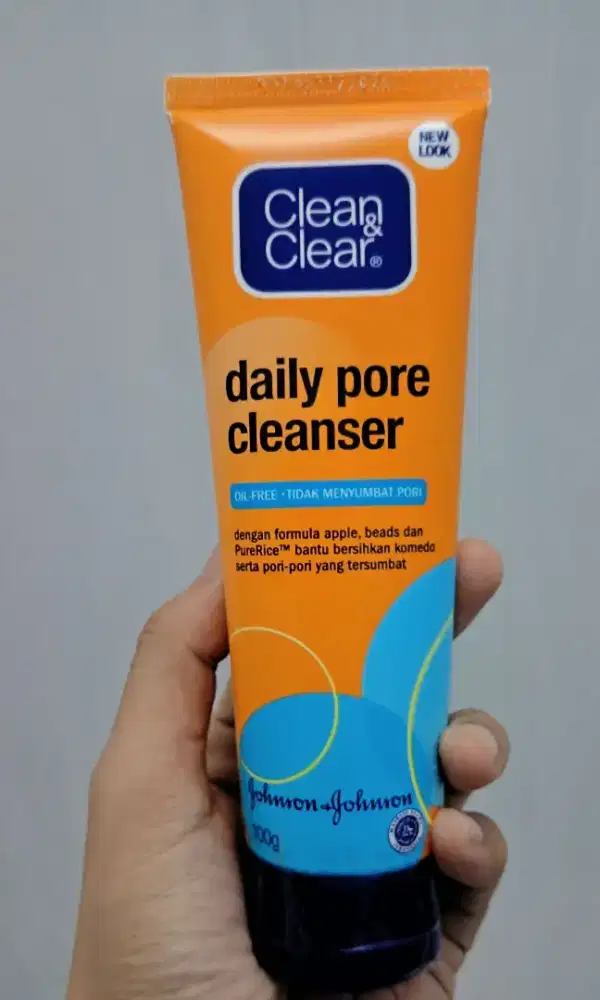 Clear & Clear Daily Pore Cleanser Face Wash 100ml EXP 2026
