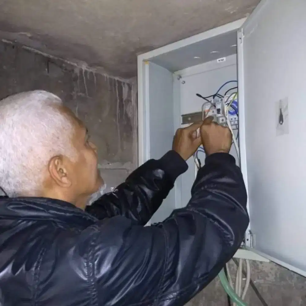 Tukang listrik panggilan