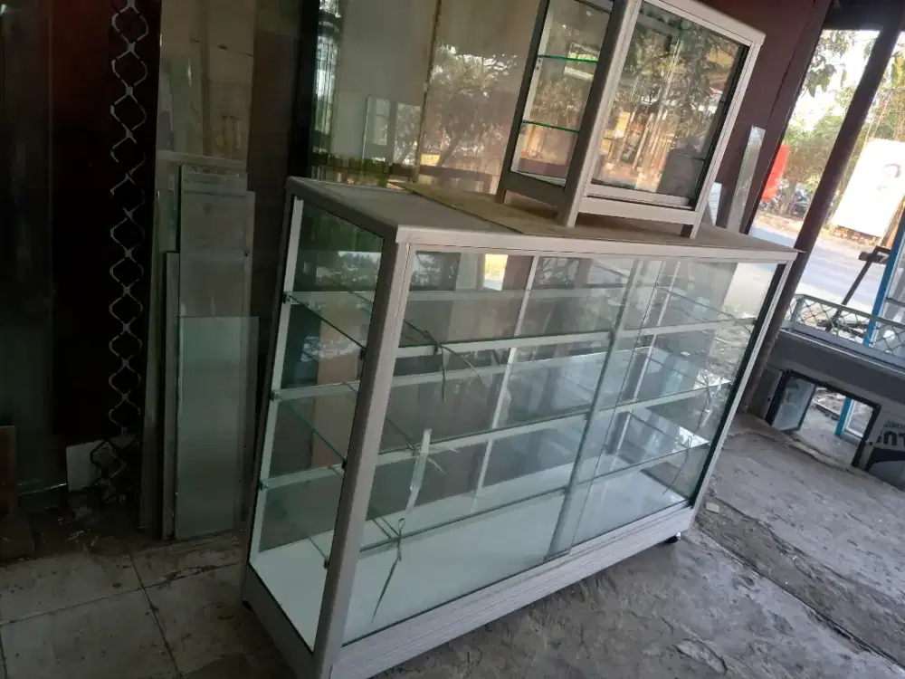Etalase kaca 1.5meter kaca full 5mili