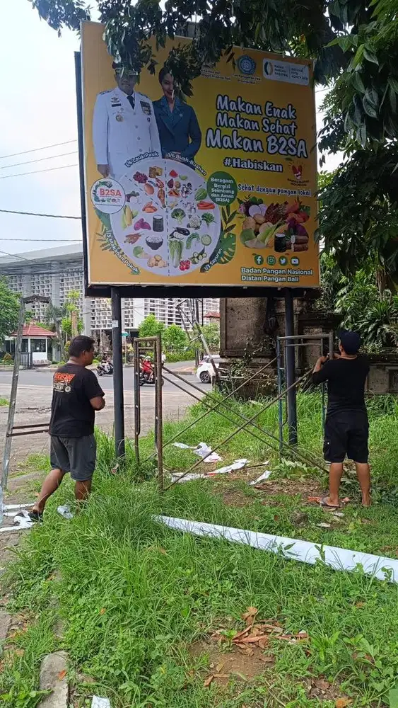 Jasa pembuatan,papan nama,kanopi,neonbox,interior ruangan rak set tv