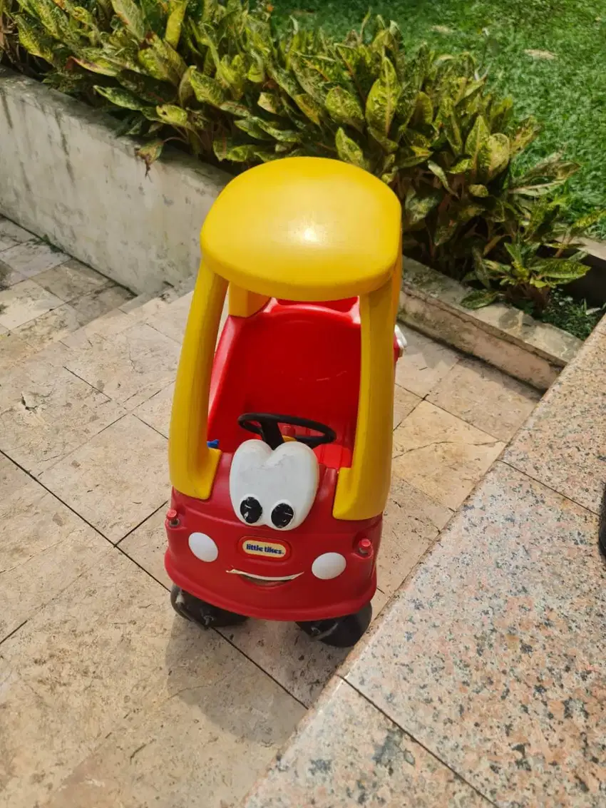 Little tikes coupe mainan mobil mobilan dorong anak preloved seken