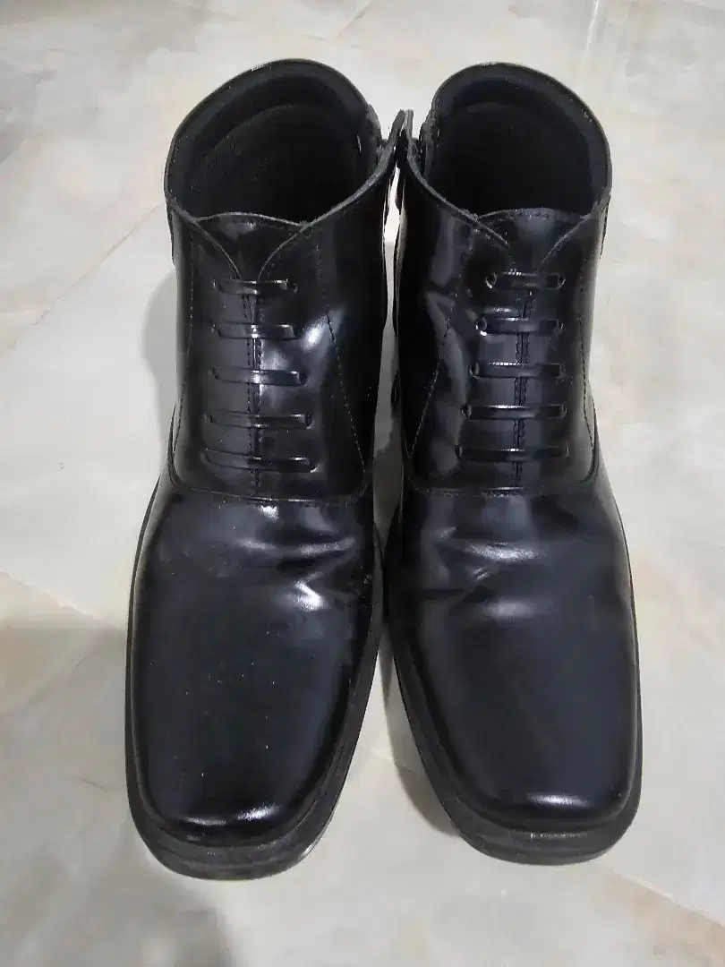 Sepatu boots kerja hitam