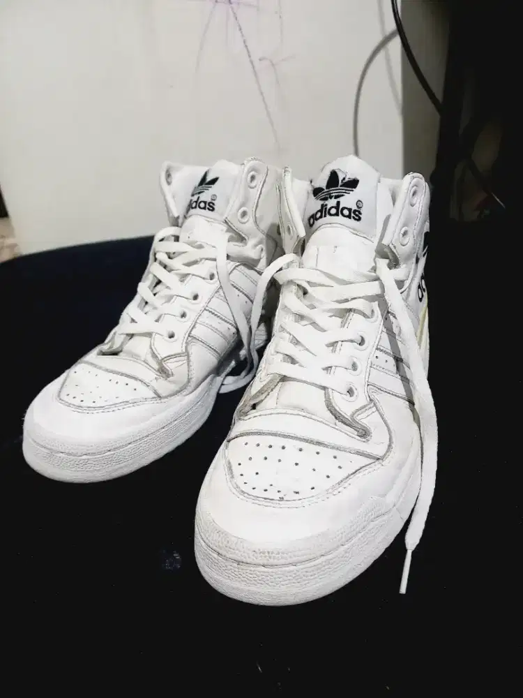 Dijual sepatu adidas full white size 41,5 original