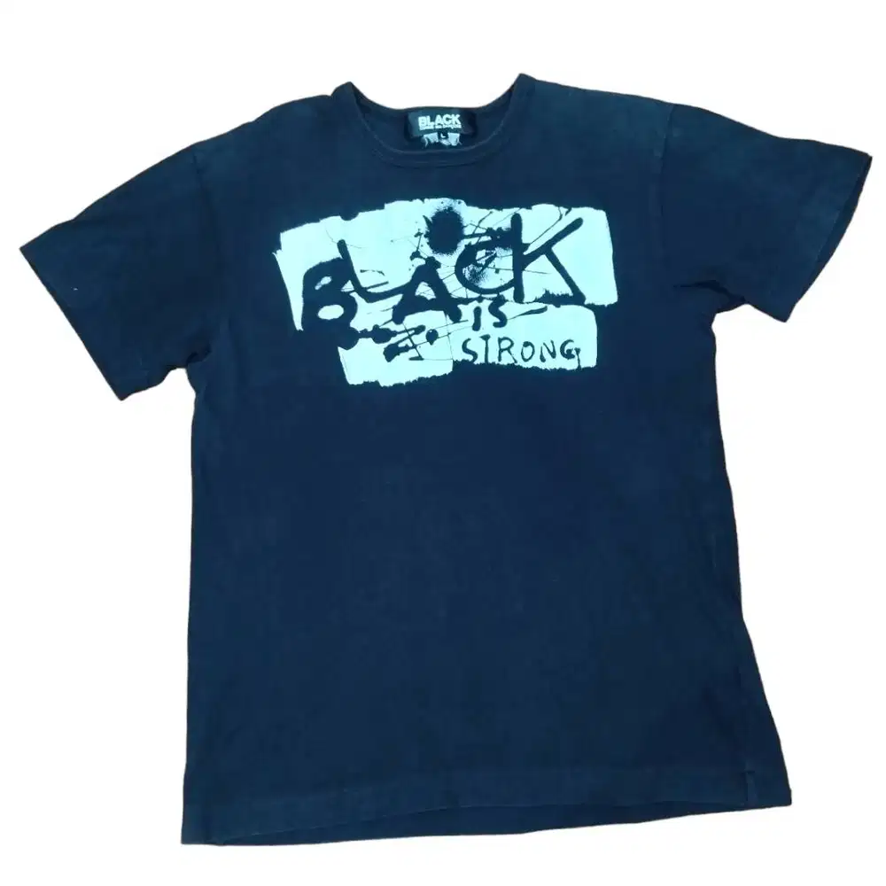 COMME DES GARCONS - BLACK IS STRONG T-SHIRT | KAOS