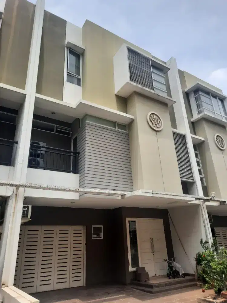 DiJual Rumah 4 Lantai di Gading Lavender Kelapa Gading