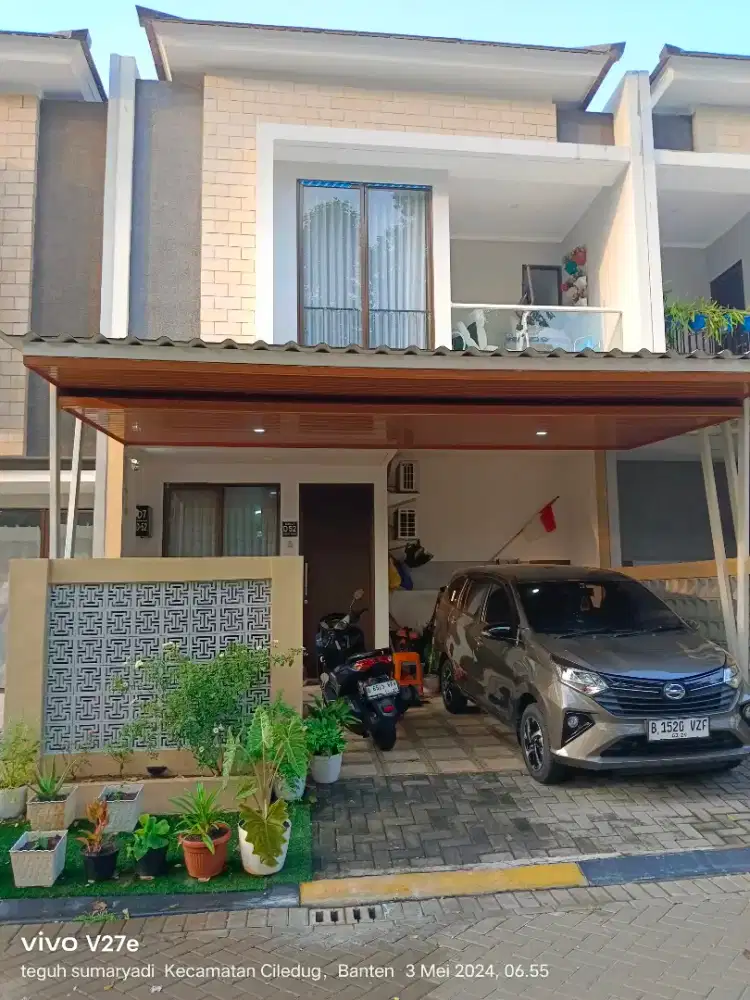 Butuh Rumah di jual full renovasi lantai 2 lt