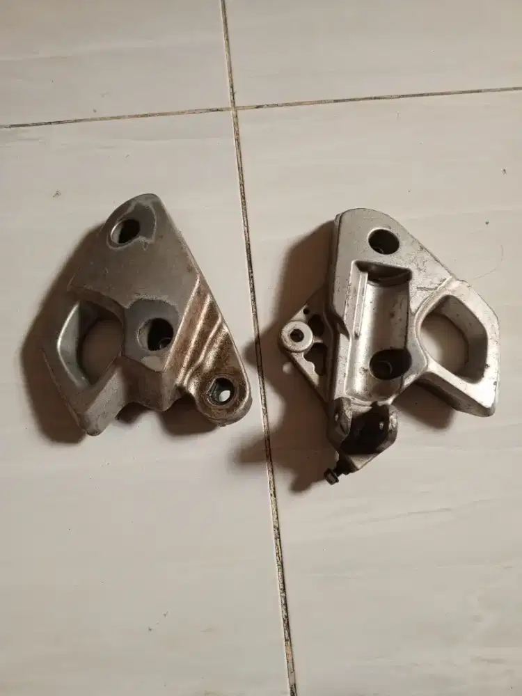 dudukan postep depan scorpio new orisinil