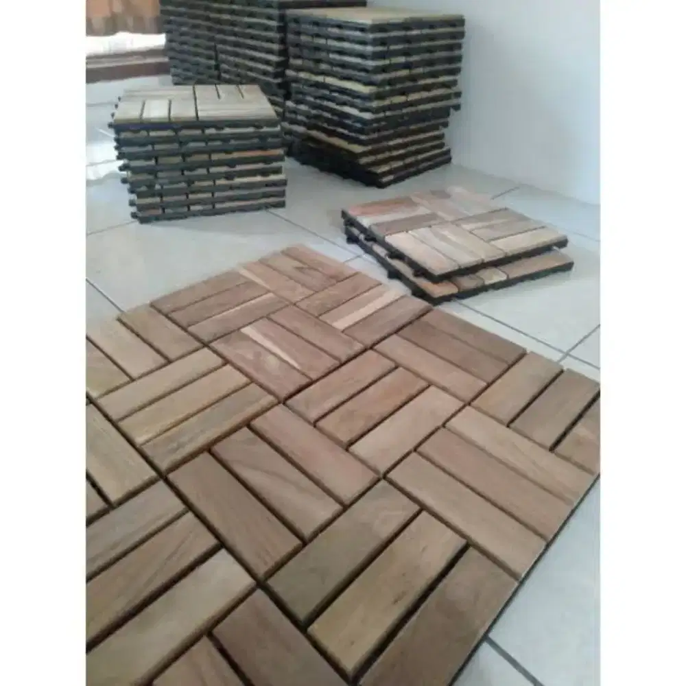 Decking kayu ,memperhias halaman kolem dan taman.