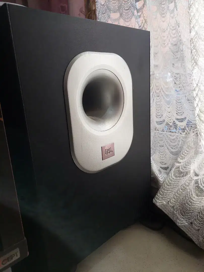 Jual Subwoofer SUB200 JBL original suara empuk