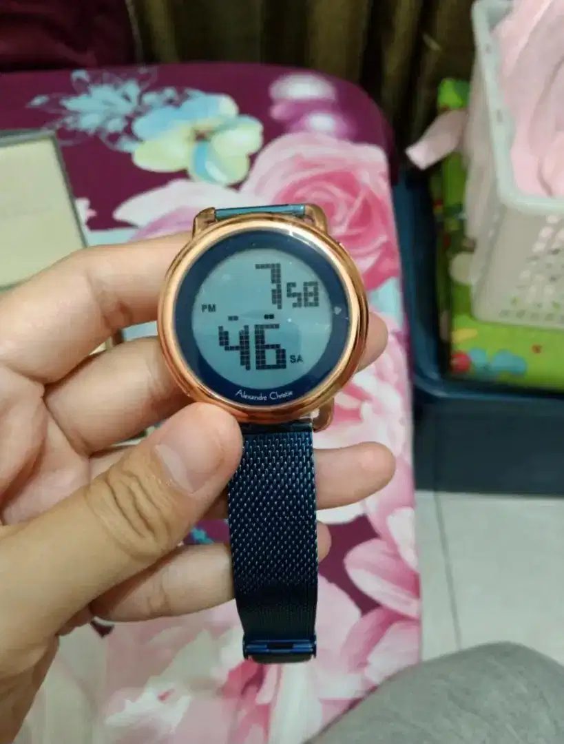 Jam tangan digital Alexandre Christie