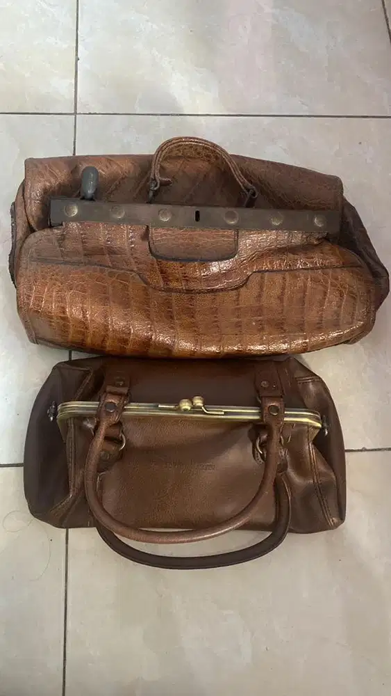 Tas kulit warna coklat