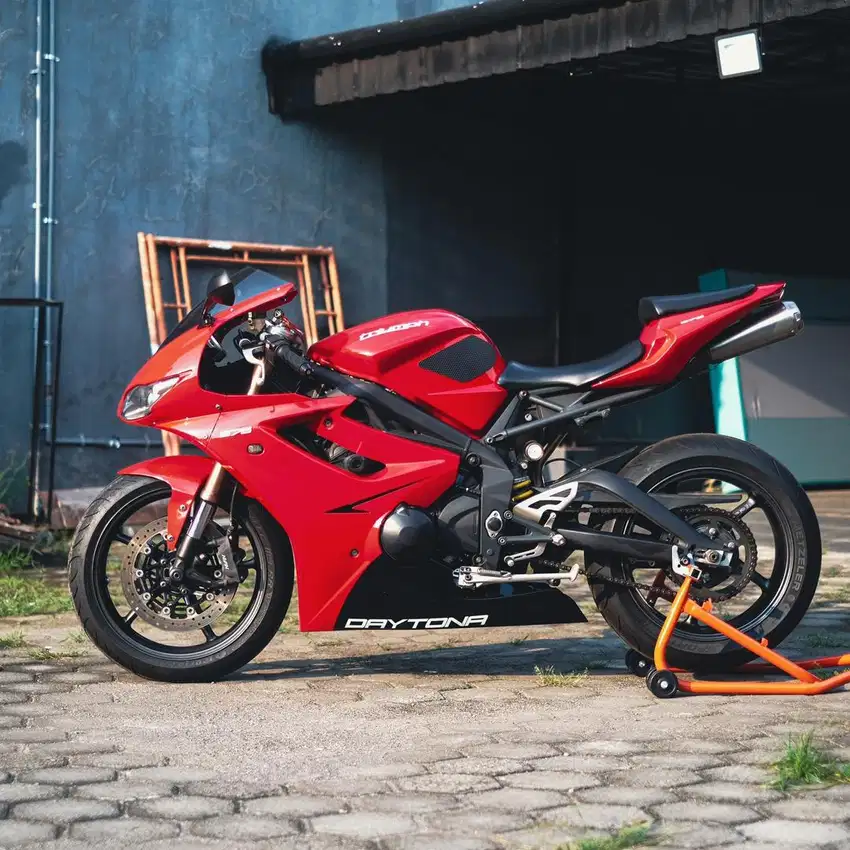 Triumph Daytona 675 2012 Merah