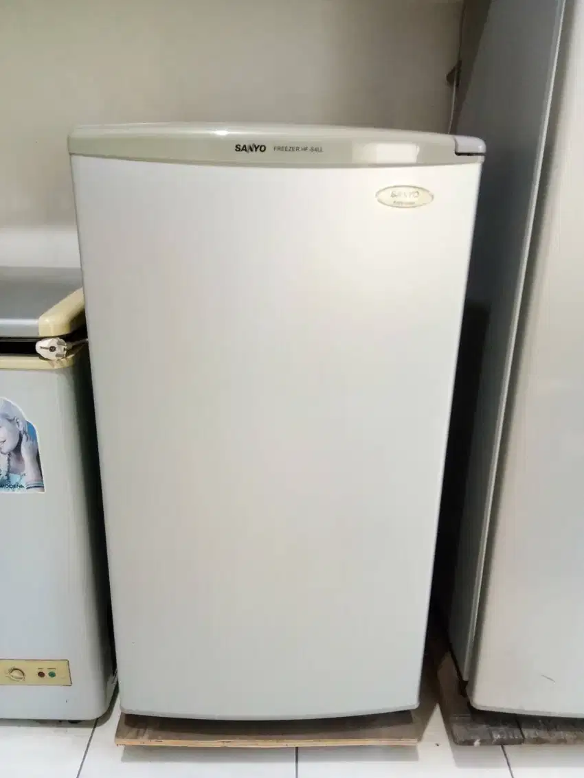 Freezer standing SANYO HF-S4LL