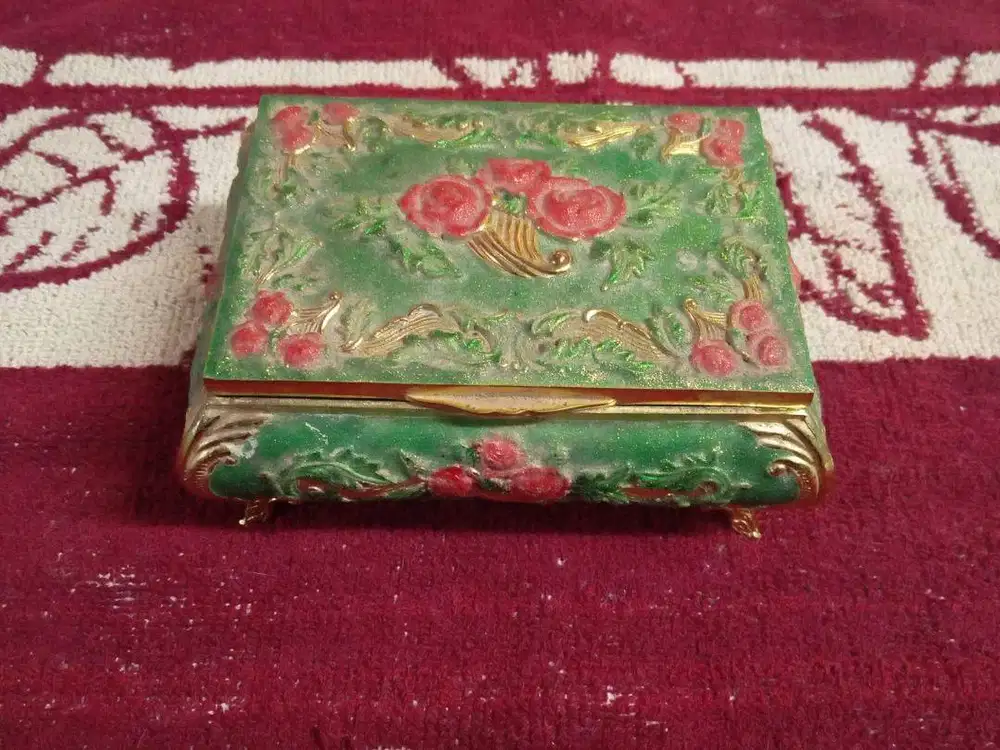 Kotak Box Perhiasan Ornate Antik Dari Dubai, UAE