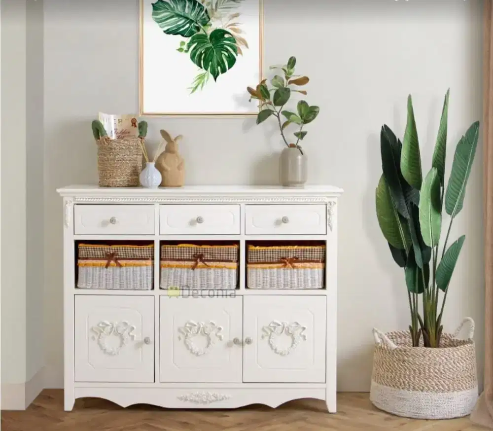 Deswar  putih ada 3 laci rotan