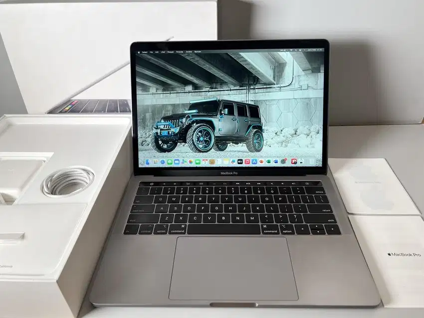 MacBook Pro 13 inch Touchbar 2019