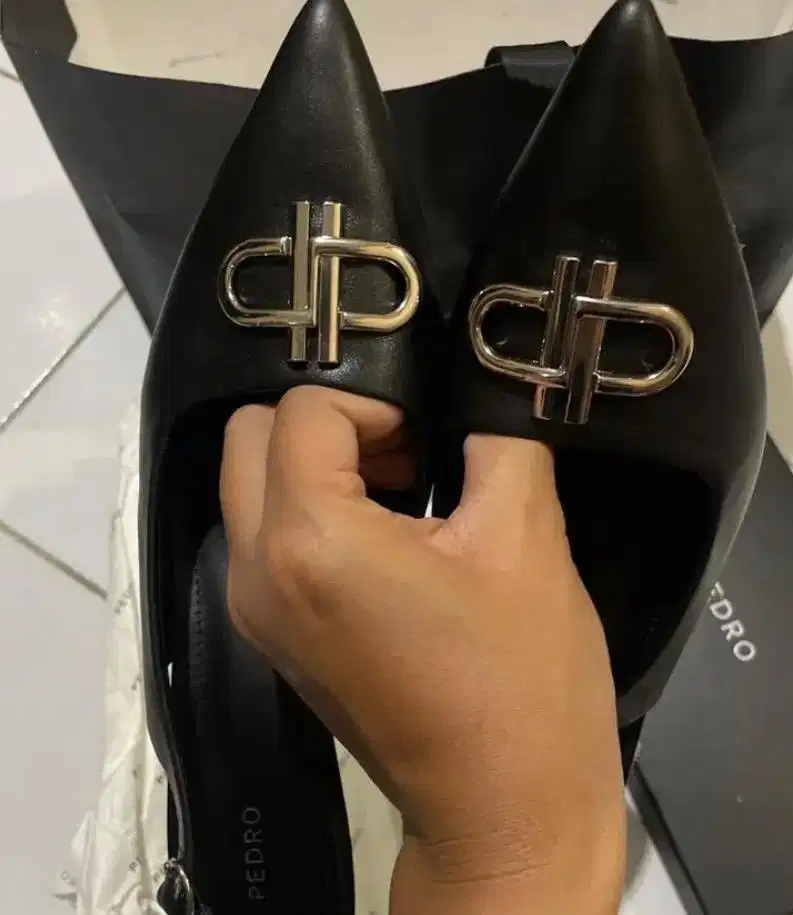 Heels pedro hitam