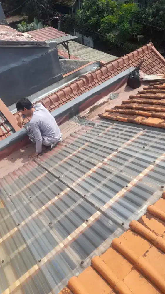 Perbaikan atap rembes/bocor bergaransi