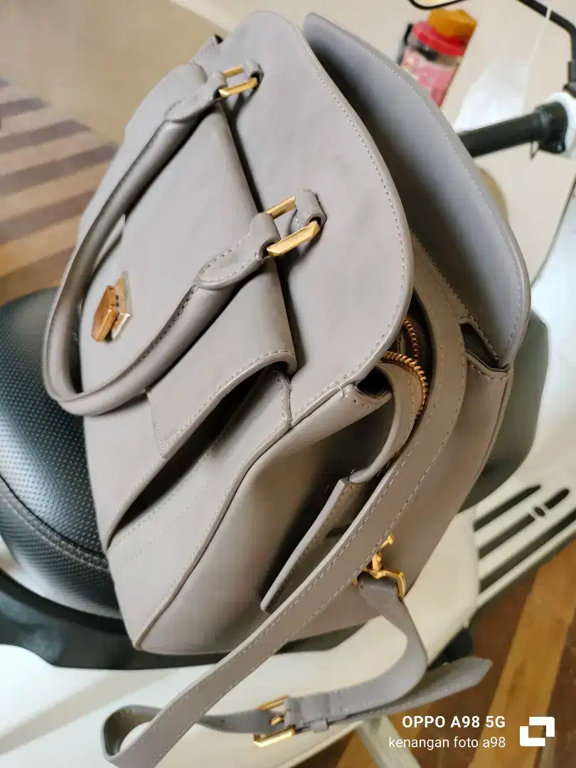 Tas charles and keith cod jatimakmur