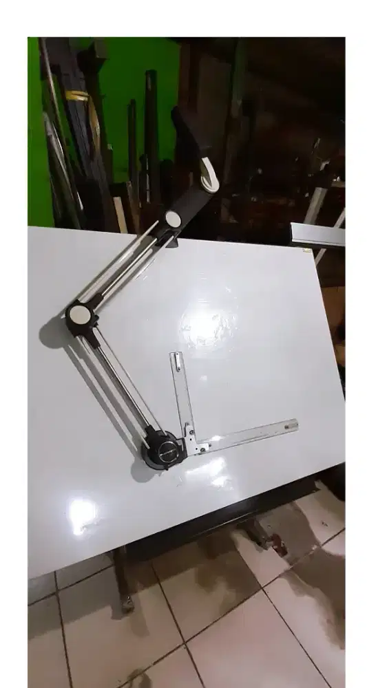 Meja gambar arsitek bandul