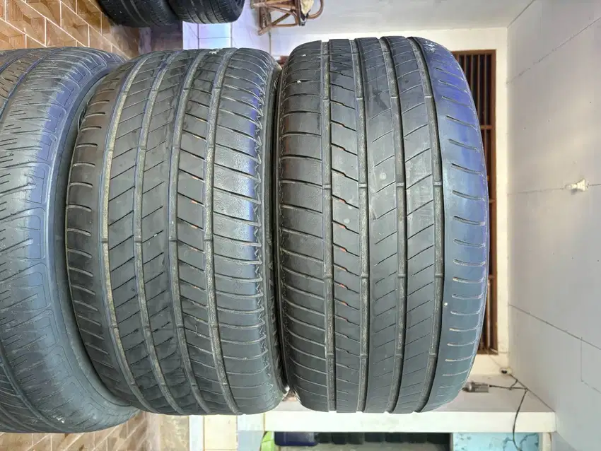 Ban Bridgestone Alenza 001 Runflat/RFT 305 40 r20