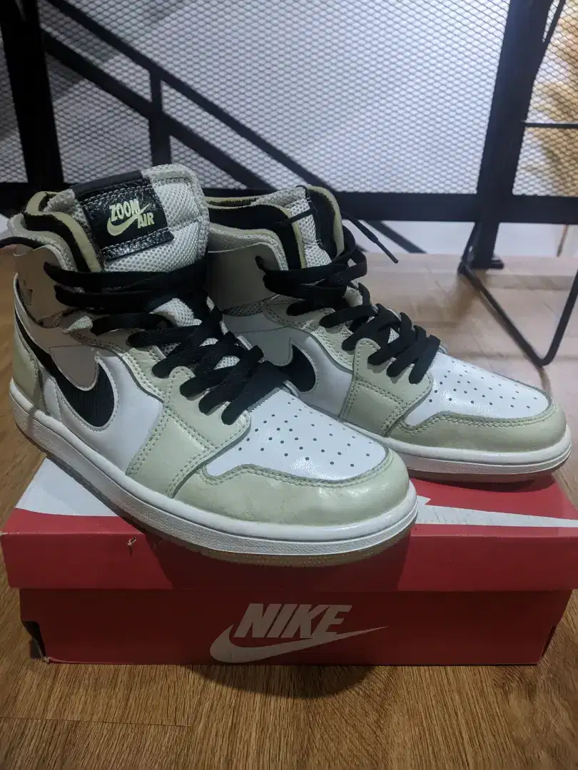 Sepatu Nike AJ1 Zoom CMFT Light Bone Size 42 Bekas