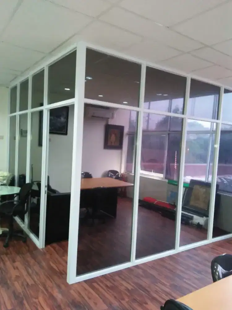 Kusen aluminium dan kaca