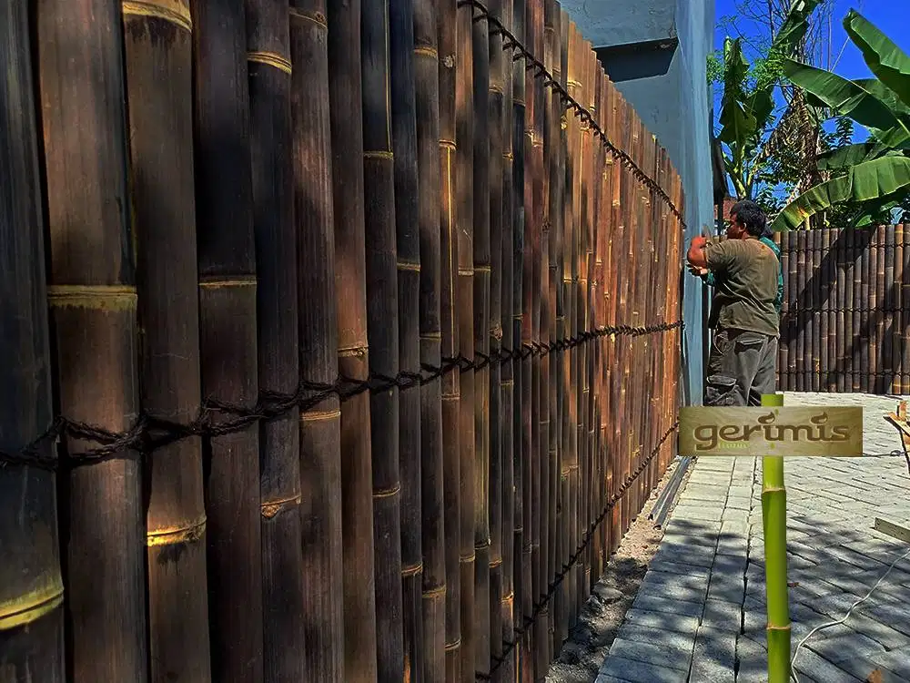 pagar bambu penyekat