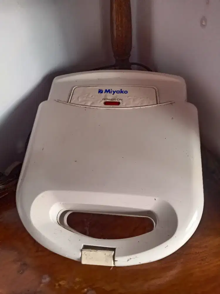 Pemanggang roti Miyako