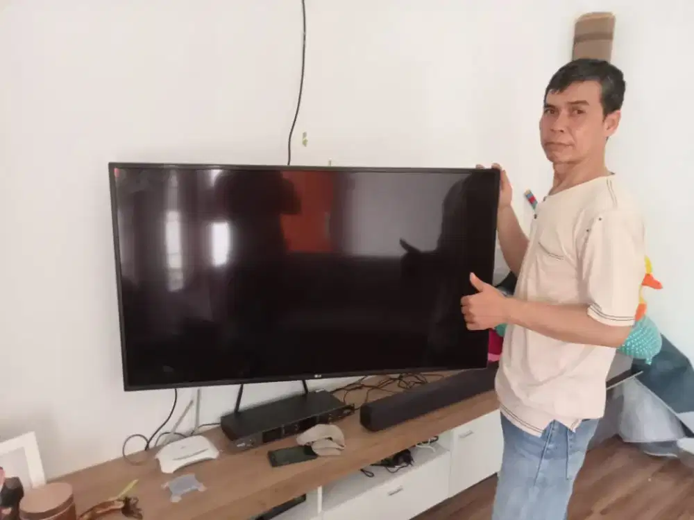 Jual bracket tv langsung pasang dilokasi