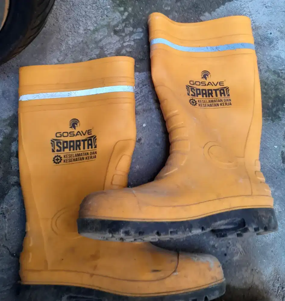 Sepatu Bot  Go Save Sparta size Uk 42