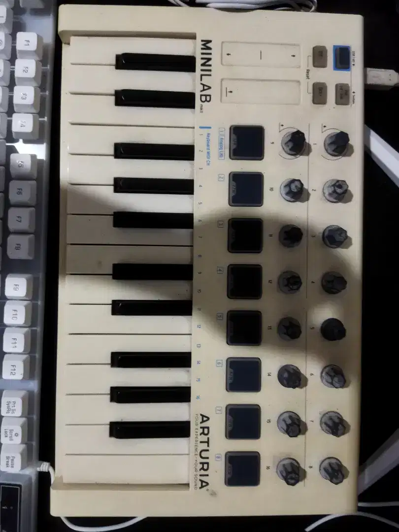 ARTURIA MINILAB MK2 MINI KEYBOARD