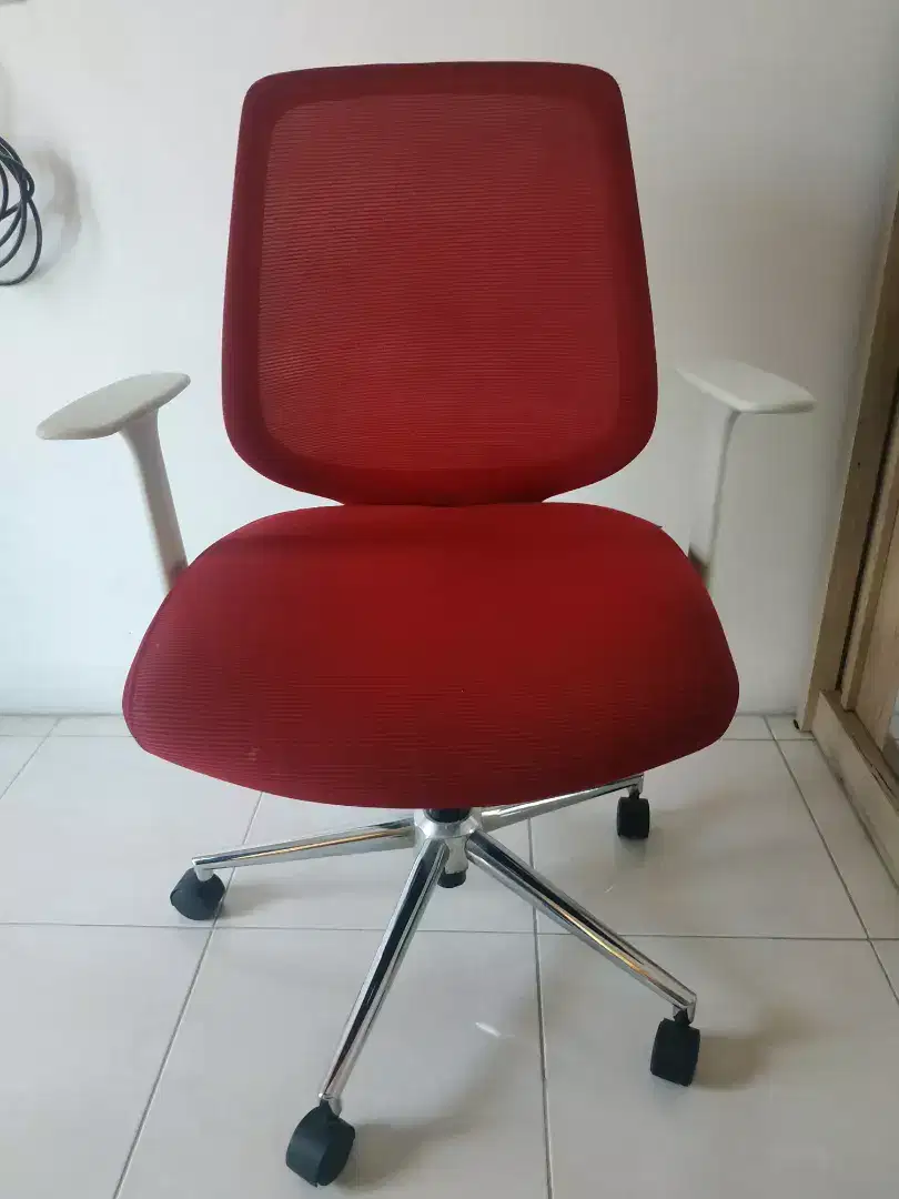 Kursi kerja kaki besi (roda putar kokoh)
