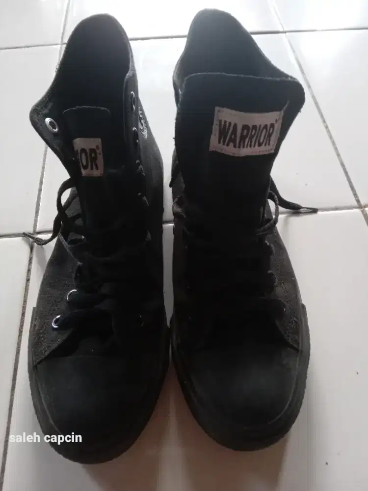 Sepatu warrior ukuran 40