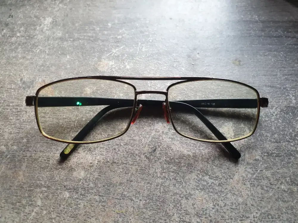 Antik kacamata model vintage