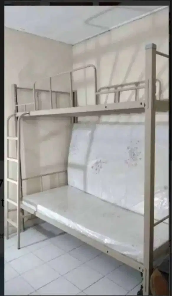 Tempat Tidur Tingkat Informa - rangka saja tanpa matras