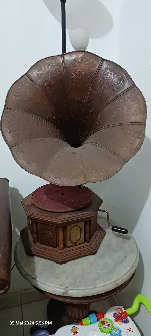 Gramophone his master voice HMV