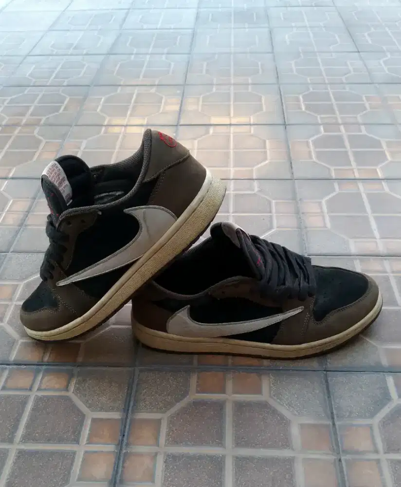 Nike aj1 low x travis scott