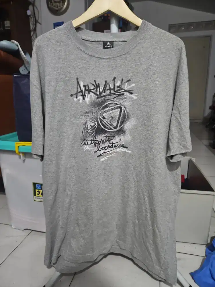 Airwalk big logo kaos baju size XL