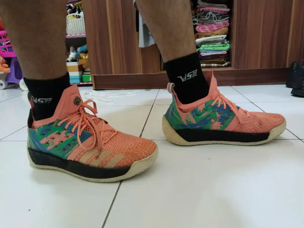 Sepatu basket, adidas