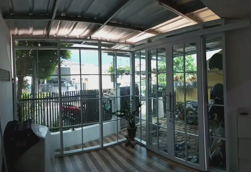 Kusen aluminium partisi aluminium pintu aluminium kaca