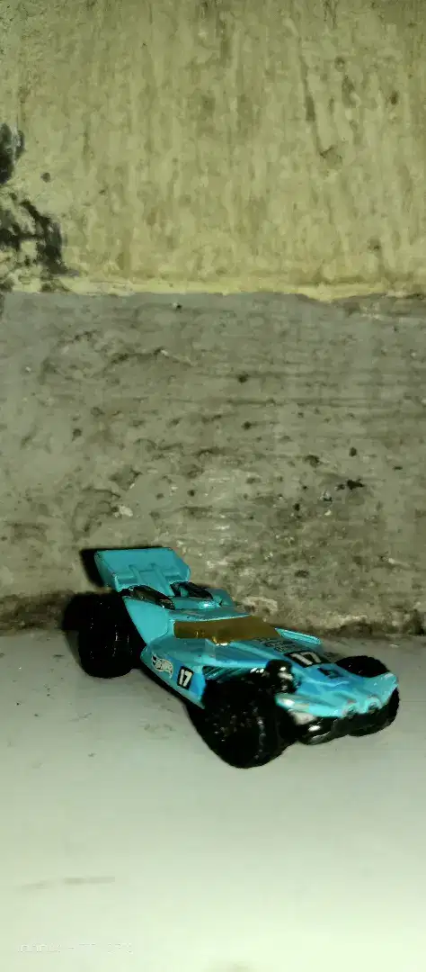 Mainan mobil off-road Hot wheel anak