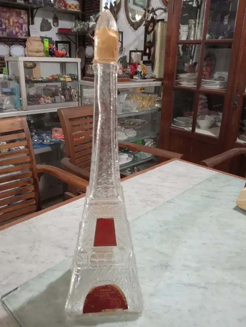 Botol Menara Eifel Antik