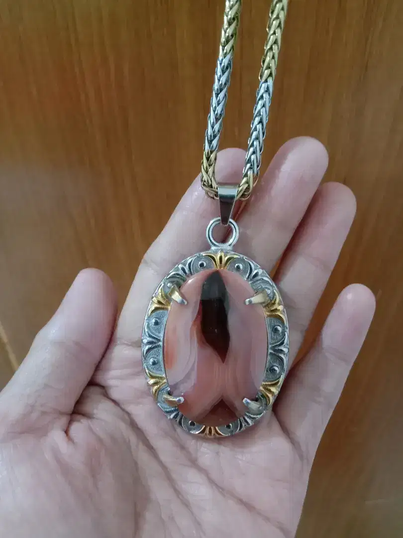 Kalung Liontin Akik Gambar Kuntilanak (pria/wanita).