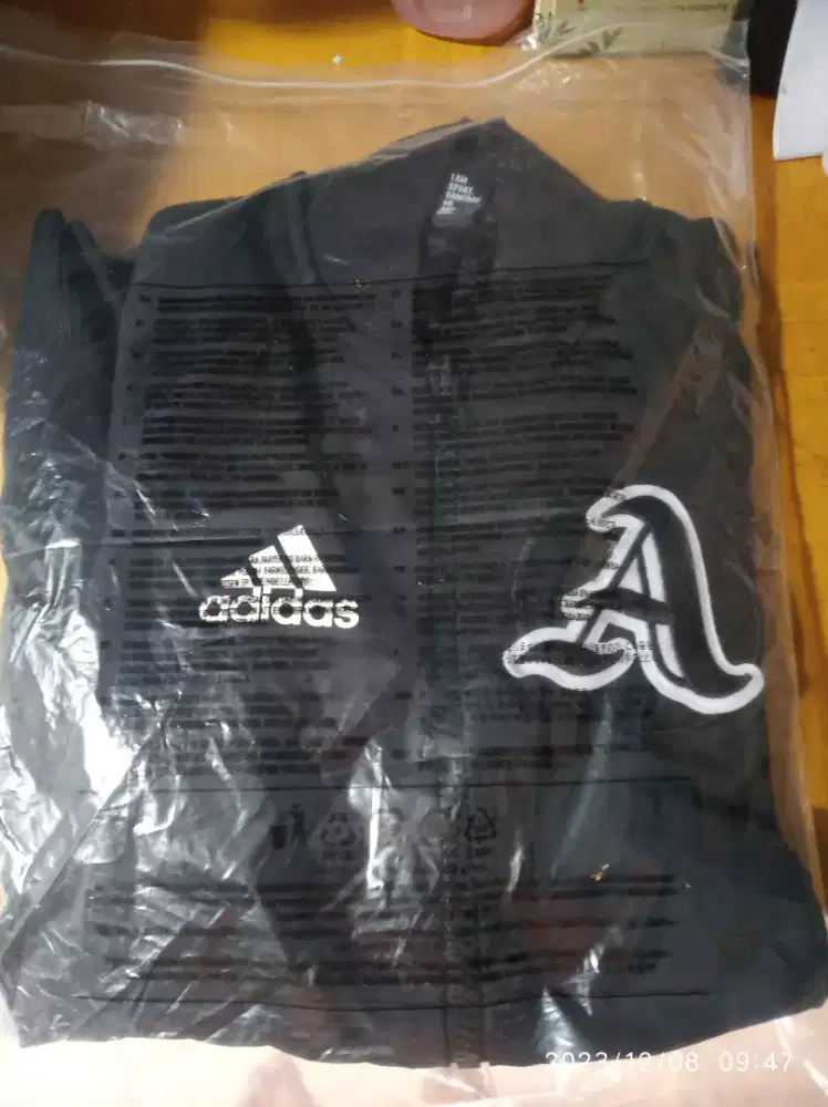 Jaket adidas baru