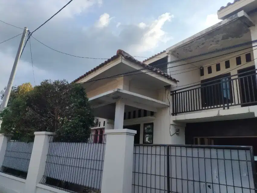 RUMAH MEWAH 2 LANTAI DI BAYANGKARA