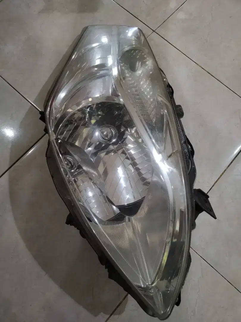 Di jual lampu depan ertiga 2012