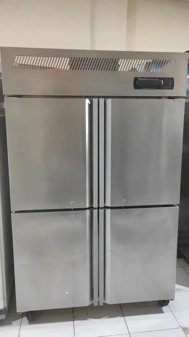 UPRIGHG CHILLER 4 DOOR STARCOOL