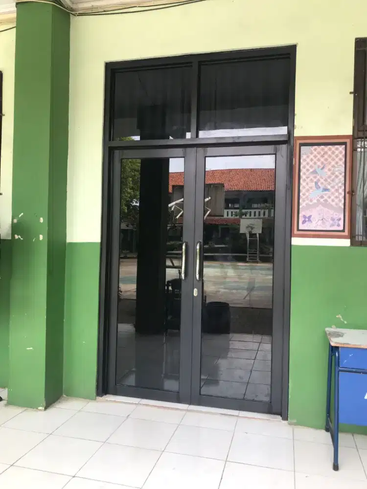 Pintu kaca aluminium