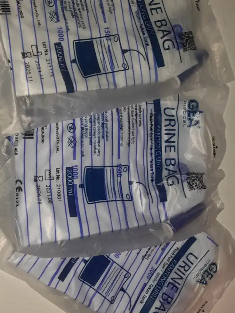 Selang kateter baru + 3 urine bag kondisi baru